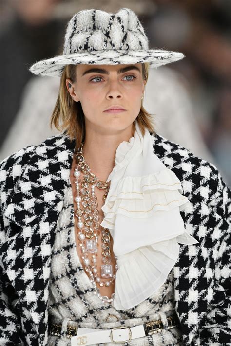 chanel houdnstooth cara delevingne